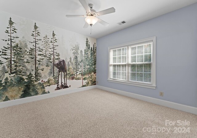 carpeted empty room featuring ceiling fan