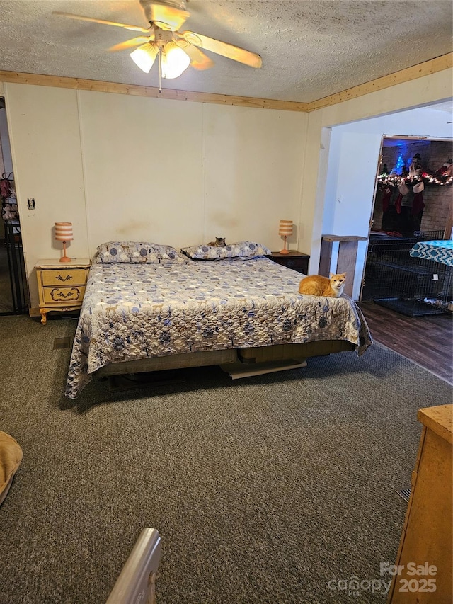 bedroom featuring ceiling fan and a textured ceiling