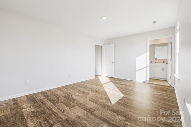 unfurnished room featuring light hardwood / wood-style flooring