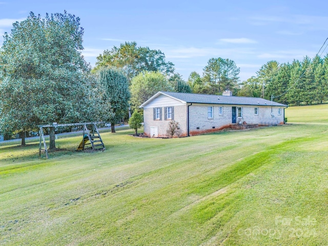 view of front of property with a front lawn