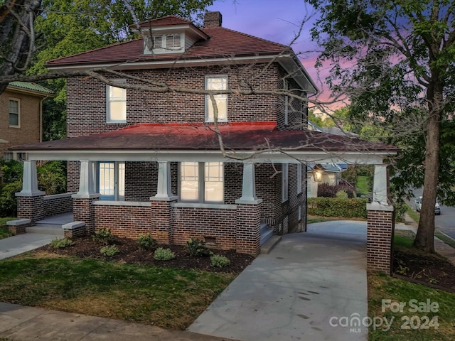 view of front of property featuring a porch