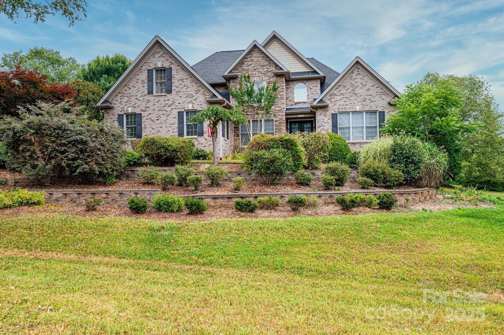 view of front of property with a front lawn