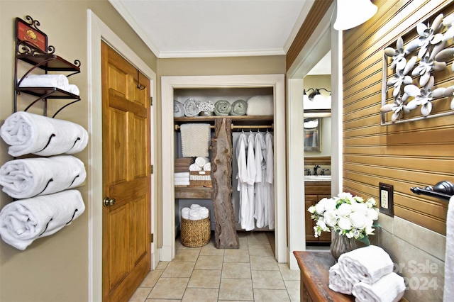 tiled foyer with ornamental molding and sink