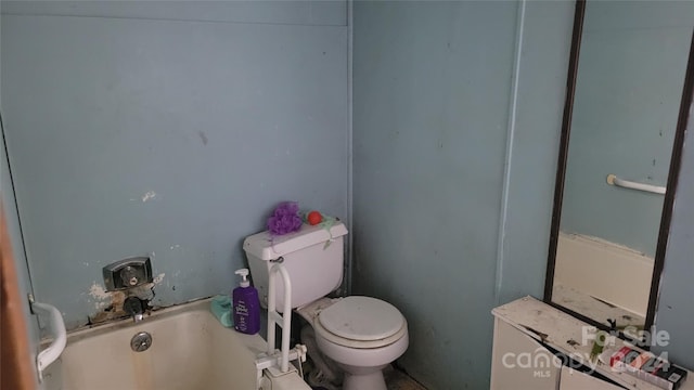 bathroom with toilet and a washtub