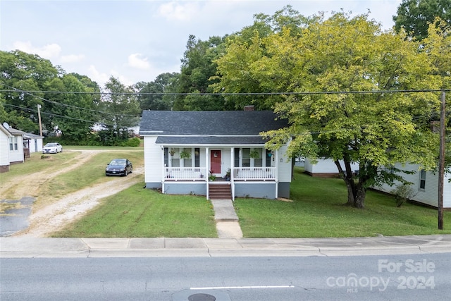 view of front facade with a front yard and a porch