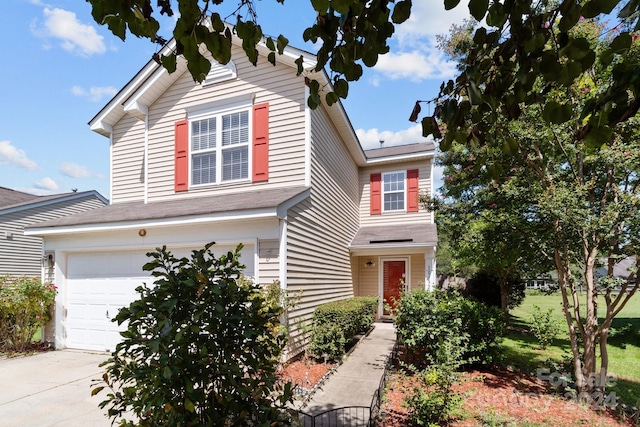 view of front of property featuring a front yard and a garage