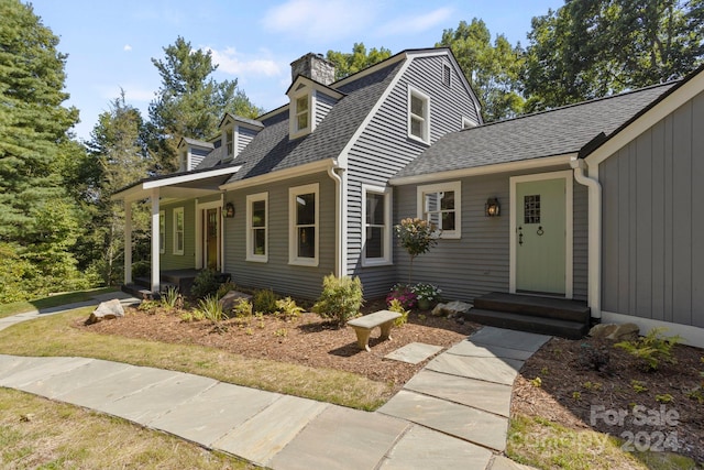 new england style home featuring a porch