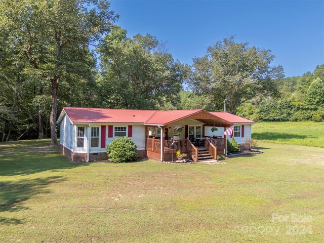 view of front of house with covered porch and a front yard