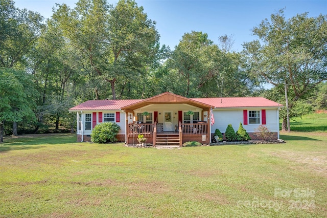 ranch-style home featuring a front lawn