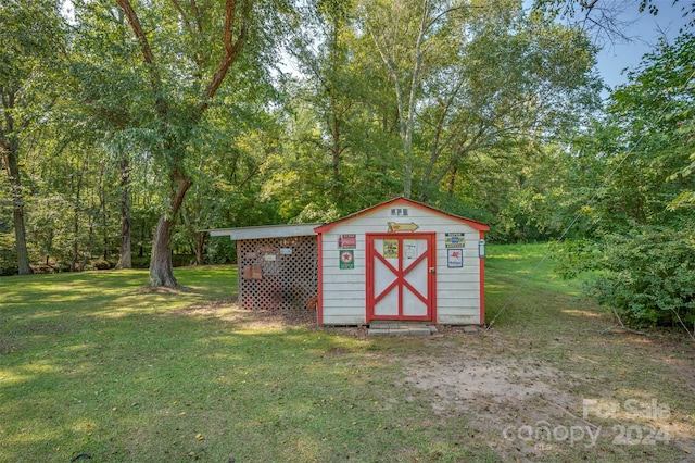 view of outbuilding featuring a lawn