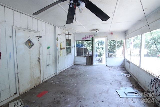 unfurnished sunroom with ceiling fan