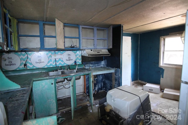 kitchen featuring sink