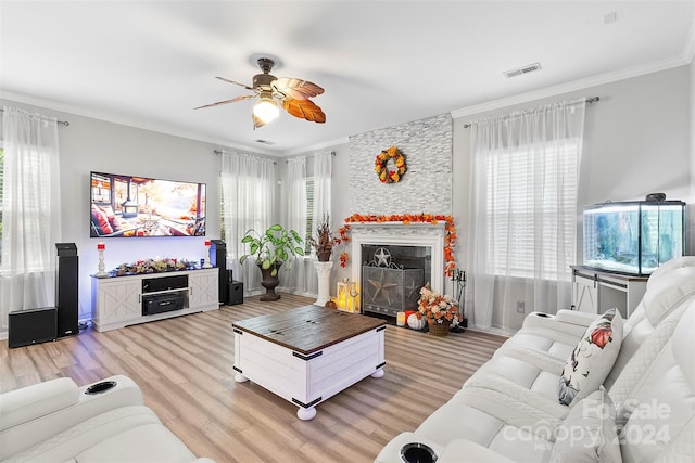 living room featuring a wealth of natural light and ceiling fan