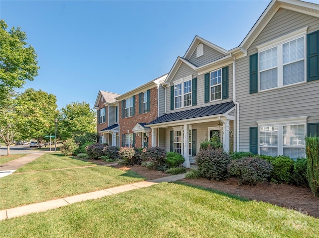 townhome / multi-family property featuring a front lawn and a porch