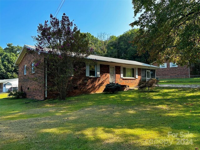 ranch-style home with a front lawn