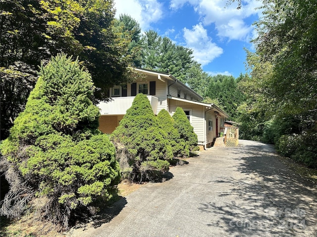 view of side of property featuring driveway