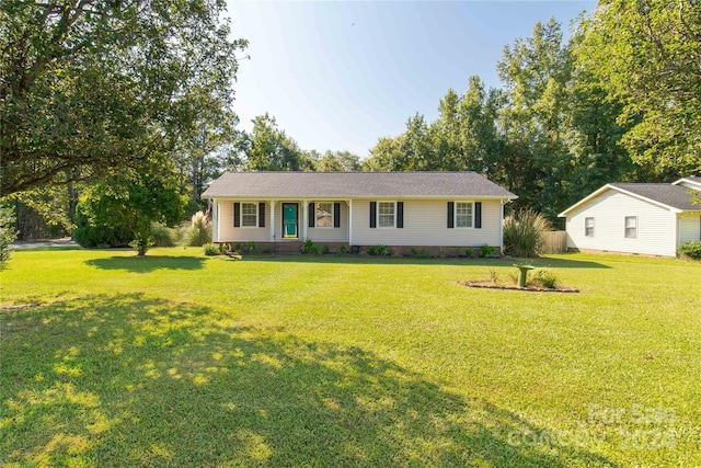 single story home featuring a front yard