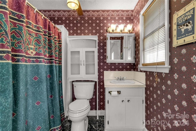 bathroom featuring a shower with shower curtain, toilet, a textured ceiling, and vanity