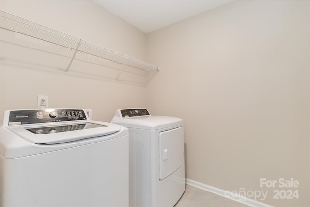 laundry room with laundry area, washer and clothes dryer, and baseboards