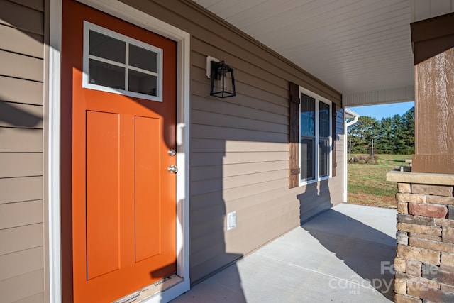 doorway to property with covered porch