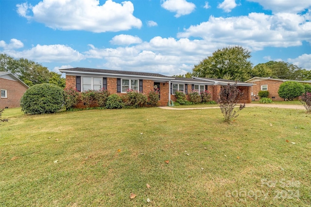 ranch-style home with a front lawn