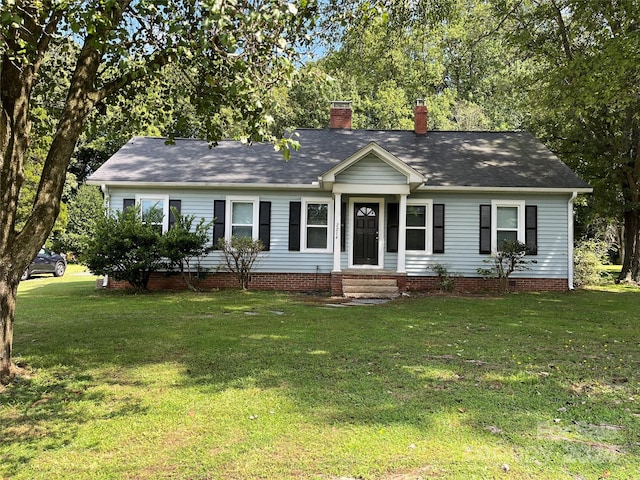 ranch-style home featuring a front lawn