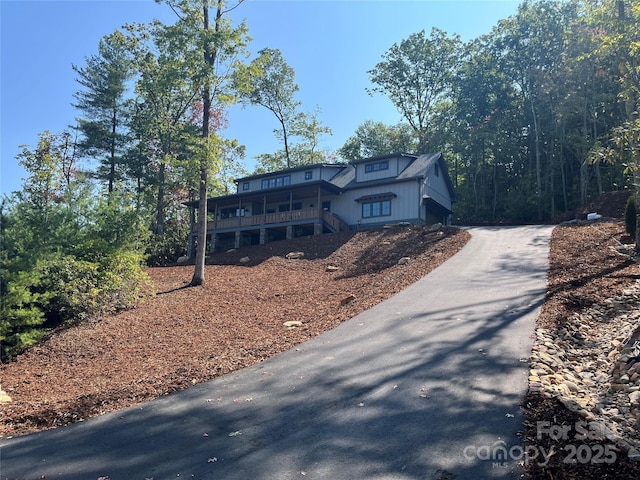 view of front of property