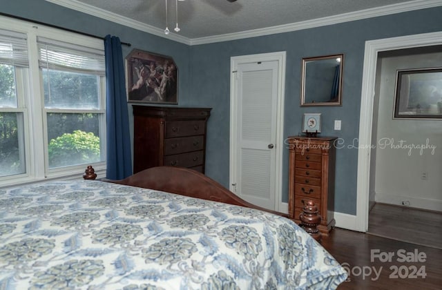 bedroom with dark wood-type flooring, ceiling fan, crown molding, and a textured ceiling