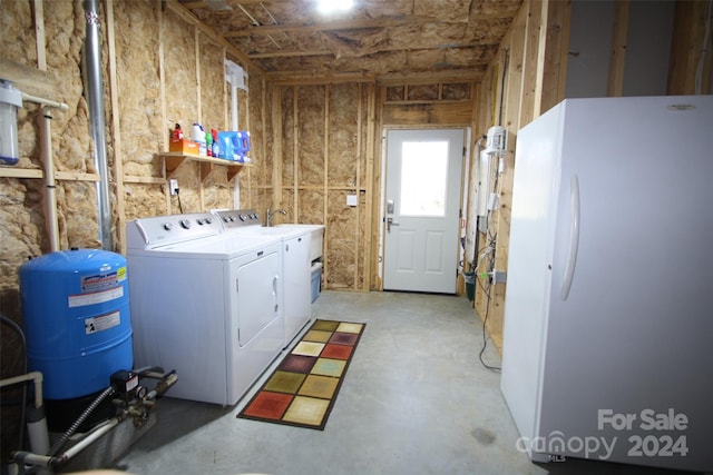 washroom with washing machine and clothes dryer