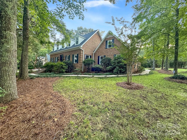 view of front of house with a front lawn