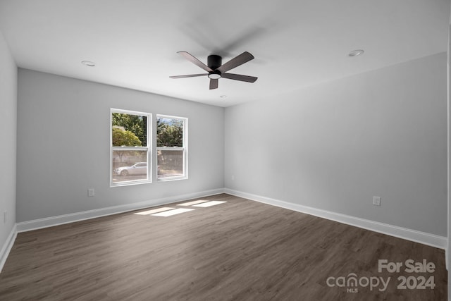 unfurnished room with dark wood-type flooring and ceiling fan