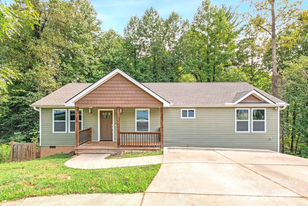 view of front of home featuring a porch