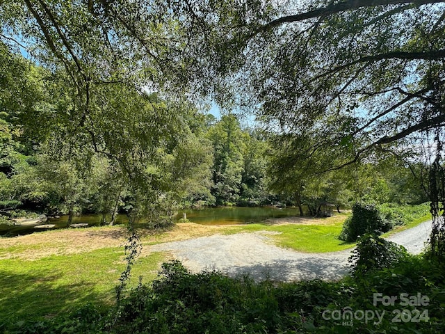 view of yard featuring a water view