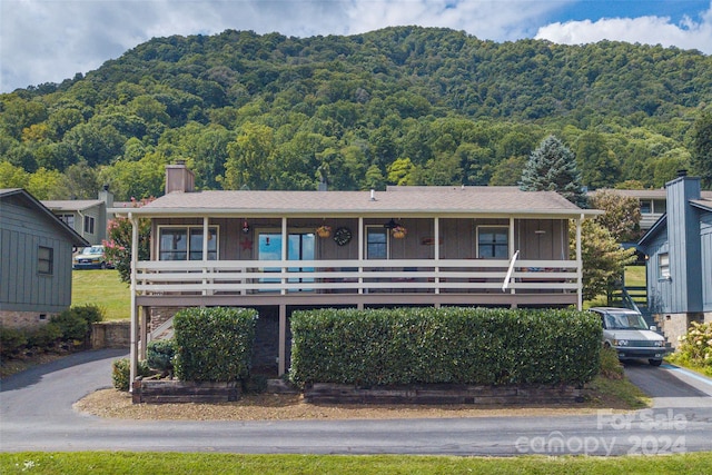 view of front of property with covered porch