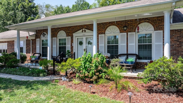 view of front of property featuring a porch