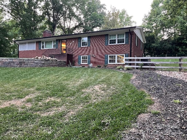 view of front of property with a front yard