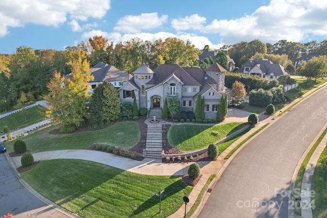 view of front of property featuring a front lawn and a garage