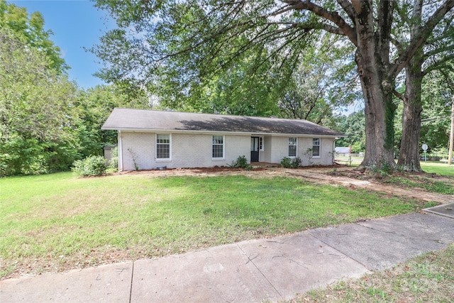 ranch-style house featuring a front lawn