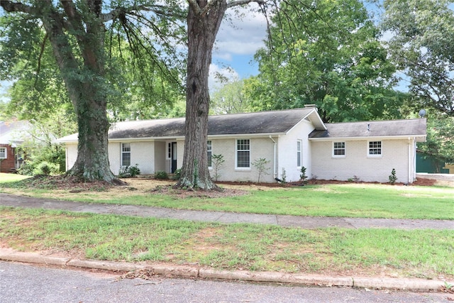 single story home featuring a front yard