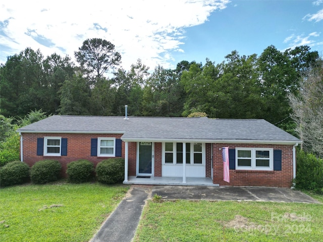 ranch-style home with a front yard