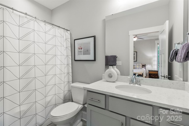 bathroom with a shower with curtain, ceiling fan, vanity, and toilet