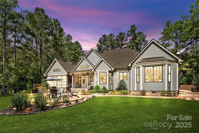 view of front of house featuring a patio area and a yard