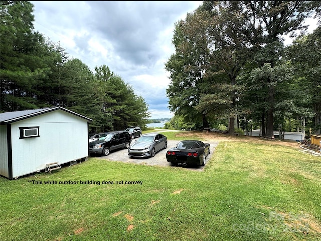 view of yard with a storage shed