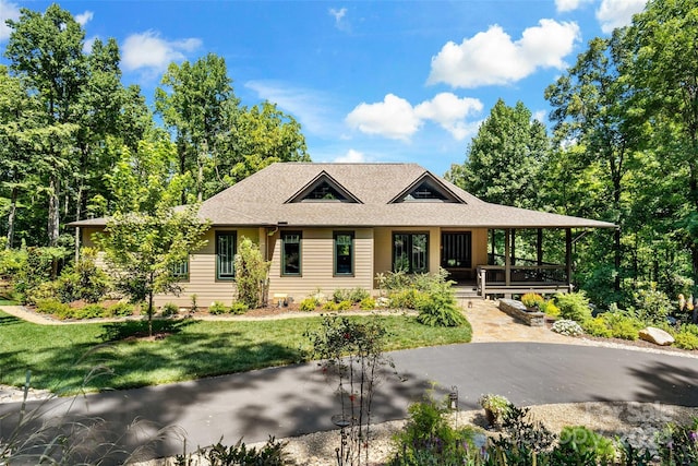 view of front of property with a porch and a front lawn