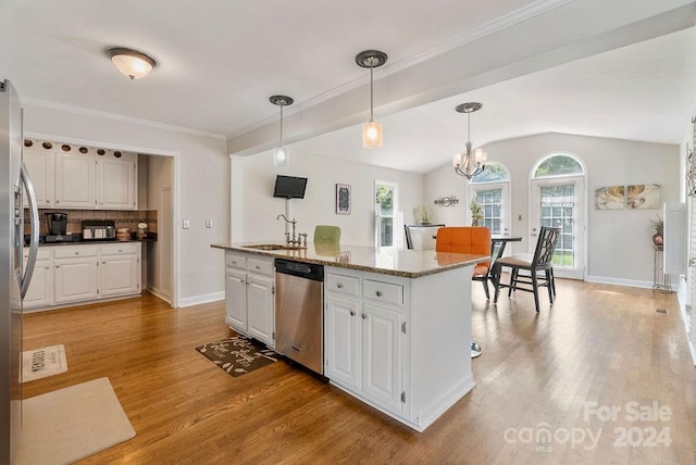 kitchen with white cabinets, pendant lighting, stainless steel appliances, and an island with sink