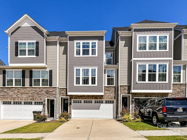 townhome / multi-family property featuring a garage