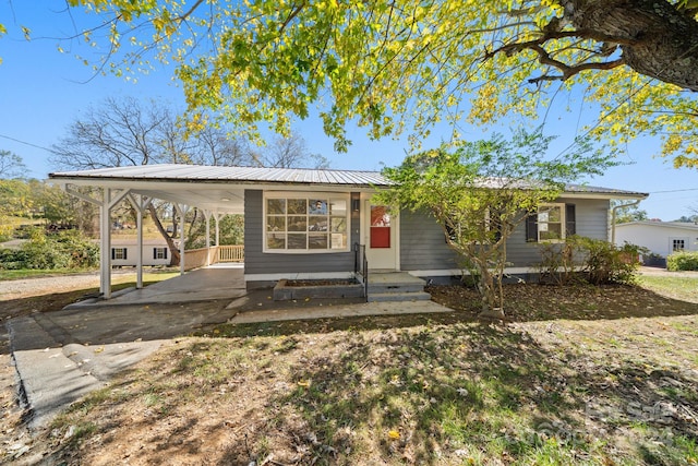 view of front facade featuring a carport