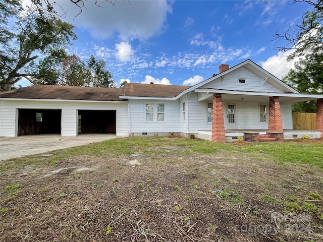 view of front facade featuring covered porch and a garage