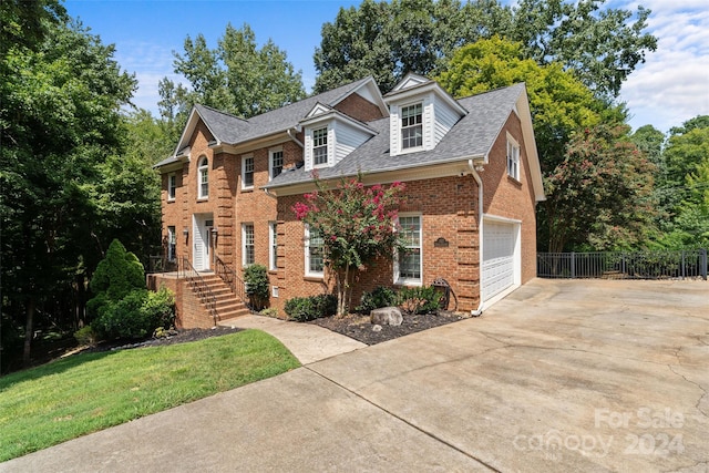 view of front facade featuring a garage