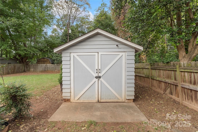 view of outdoor structure with a yard